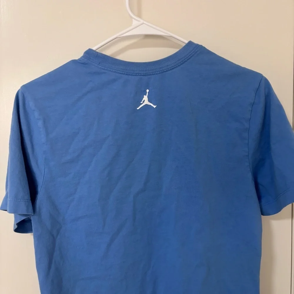Nike boys light blue short sleeve t-shirt with clouds  and black red sneakers S